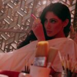 Reyhna Malhotra Instagram - Magic💫💫💫💫💫🌈 Miss miss the set life Character, makeup, camera , location, crazy shoot hours 🙏😇❤️ I want them NOW #Happy Navratri Maa ❤️