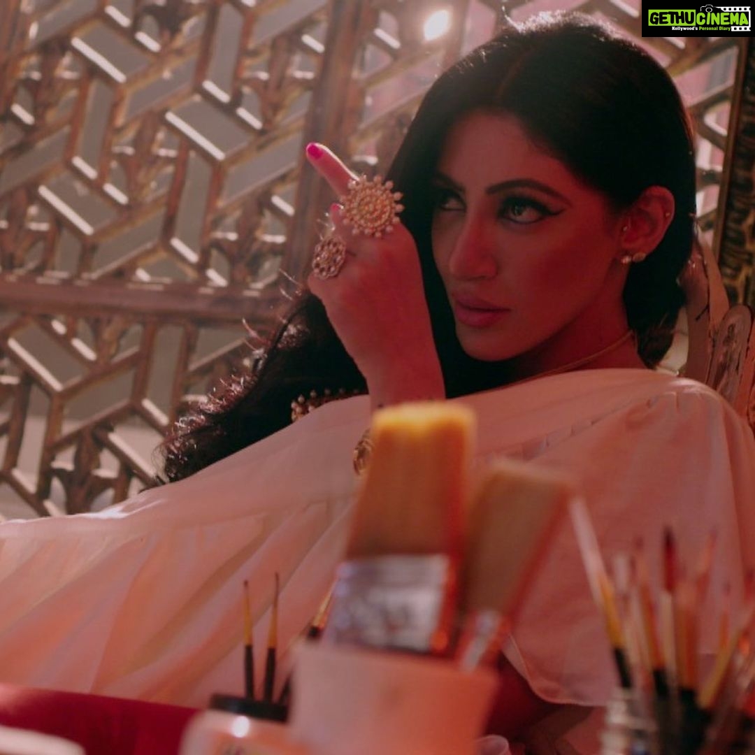Reyhna Malhotra Instagram - Magicπ«π«π«π«π«π Miss miss the set life Character, makeup, camera , location, crazy shoot hours ππβ€οΈ I want them NOW #Happy Navratri Maa β€οΈ
