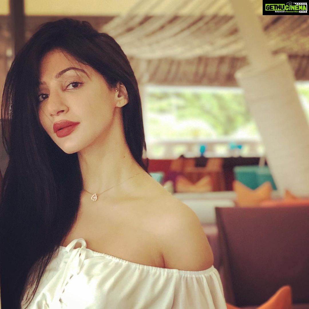 Reyhna Malhotra Instagram - Magicπ«π«π«π«π«π Treasure pendant βοΈ