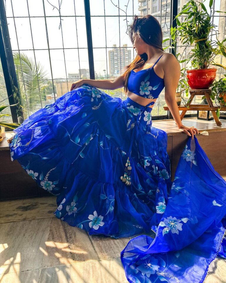 Reyhna Malhotra Instagram - Magic💫💫💫💫💫🌈 Magical blue ethnic wear Outfit: @bunaai Pr: @socialpinnaclepr Stylist: @styling.your.soul Atleast atlast #ifyouknowyouknow ☃️ Pic credits @theonlyzeeshankhan 🥰