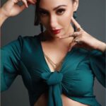 Reyhna Malhotra Instagram - Magic 💫💫💫💫💫🌈 Fabulous pose 😛 #Repost @shwethashettyy with @get_repost ・・・ Strike A Pose! . . MakeUp & Hair By Me @shwethashettyy . . InFrame @iam_reyhna 📸 @ashwin.fernandes . . #makeup #makeupbyshwethashettyy #instamakeup #makeupart #powerofmakeup #makeupdolls #makeupartist #mua #makeupartistworldwide #makeupforever #makeupaddict #makeupjunkies #makeupmafia #wakeupandmakeup💄 #instaa_makeup #beautyblogger