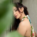Reyhna Malhotra Instagram - Magic💫💫💫💫💫🌈 Shot by @photographybyafn Styled by @aesana0710 Makeup by @makeup_jockey Hairstyling by @isha_hmua Outfit courtesy @aadews__ @maverick.communication01 Jewellery @rubans.in Location courtesy @roofberriesbandra @maverick.communication01 Roofberriesbandra