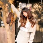 Reyhna Malhotra Instagram – Magic💫💫💫💫💫🌈
My tresses make me forget about everything 
Invest in them it’s the only crown you will never take off @cagetheage #manetraa 

Haircut credit @whynot_byzeeba ❤️
#reyhnawears
#zara
#urbanic