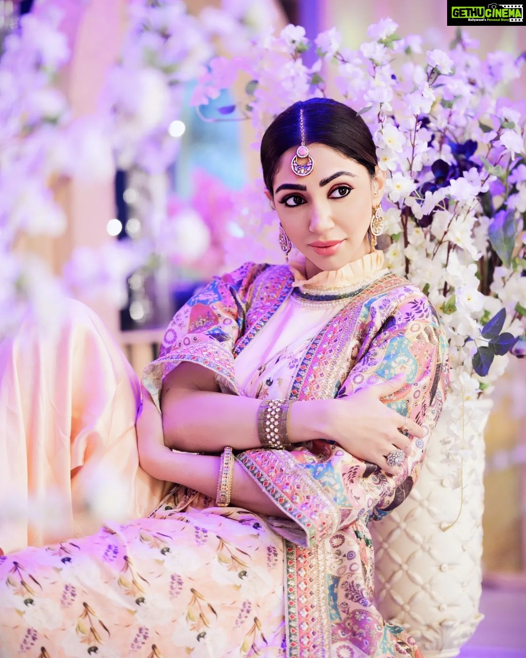 Reyhna Malhotra Instagram - Magic💫💫💫💫💫🌈 Wishing everyone a Very Happy Dhanteras and Happy Diwali ❤️❤️ . . . . . . . . . . . #reyhnapandit