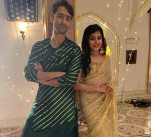 Rhea Sharma Instagram - Dont forget to watch #yehrishteyhainpyaarke at 9 PM only on @starplus 
@rajan.shahi.543 @shrivastav_ashish @directorskutproduction