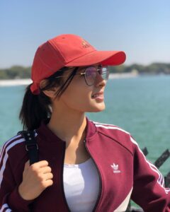Rhea Sharma Instagram - Magic happens when u decide to take a backseat and let life happen to you 😀#takeachillpill #majjanilife 😉