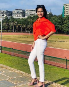Rhea Sharma Instagram - Colors influence your mood, don’t they 😉
#currentmood #orange #summeroutfit #aamchimumbai ❤️