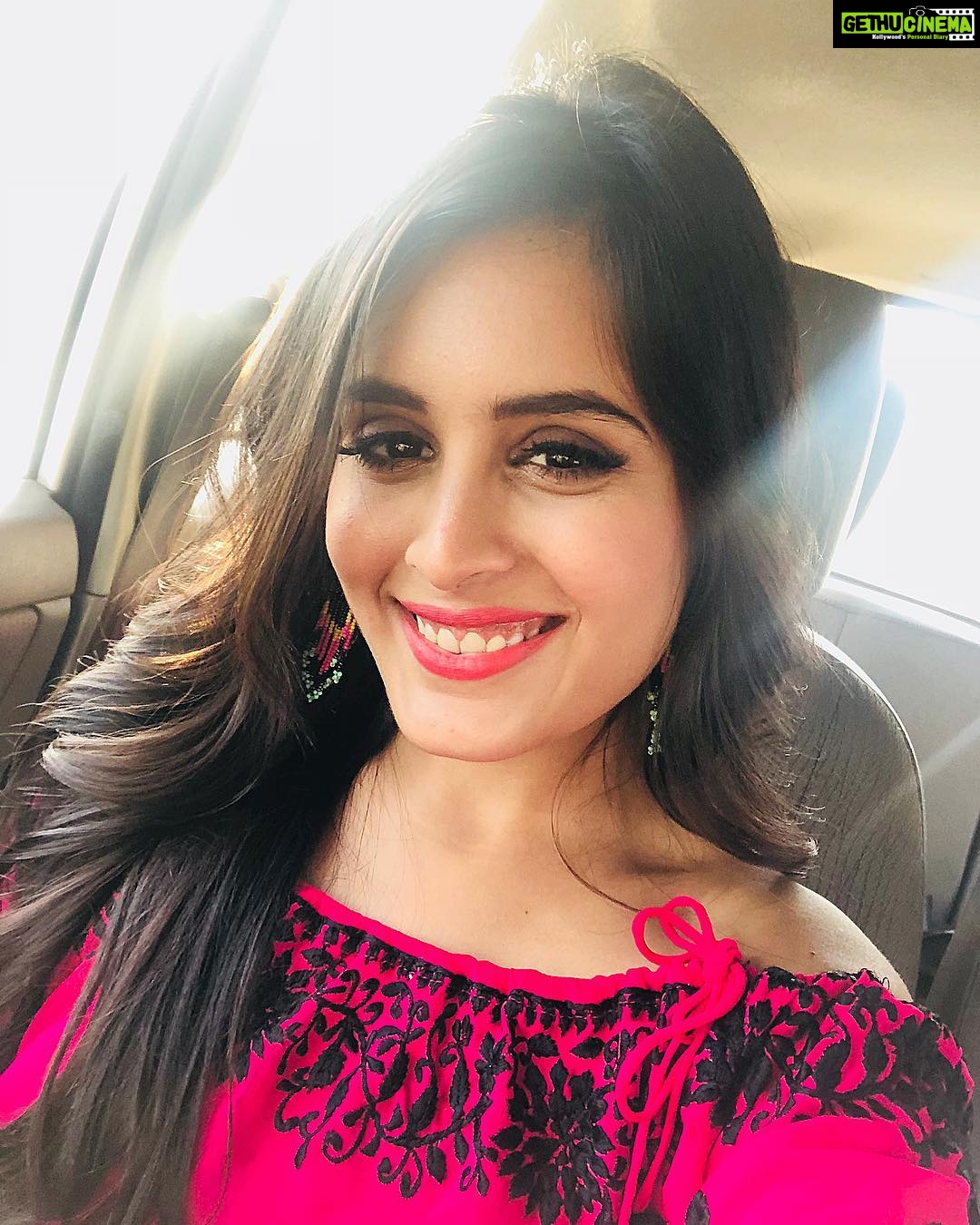 Rhea Sharma Instagram - Hello Pune!! Im going to see you guys soon for the VIVO IPL match tonight. @StarPlus Dekho VIVO IPL JAO. #STARPlusTicket2Cricket