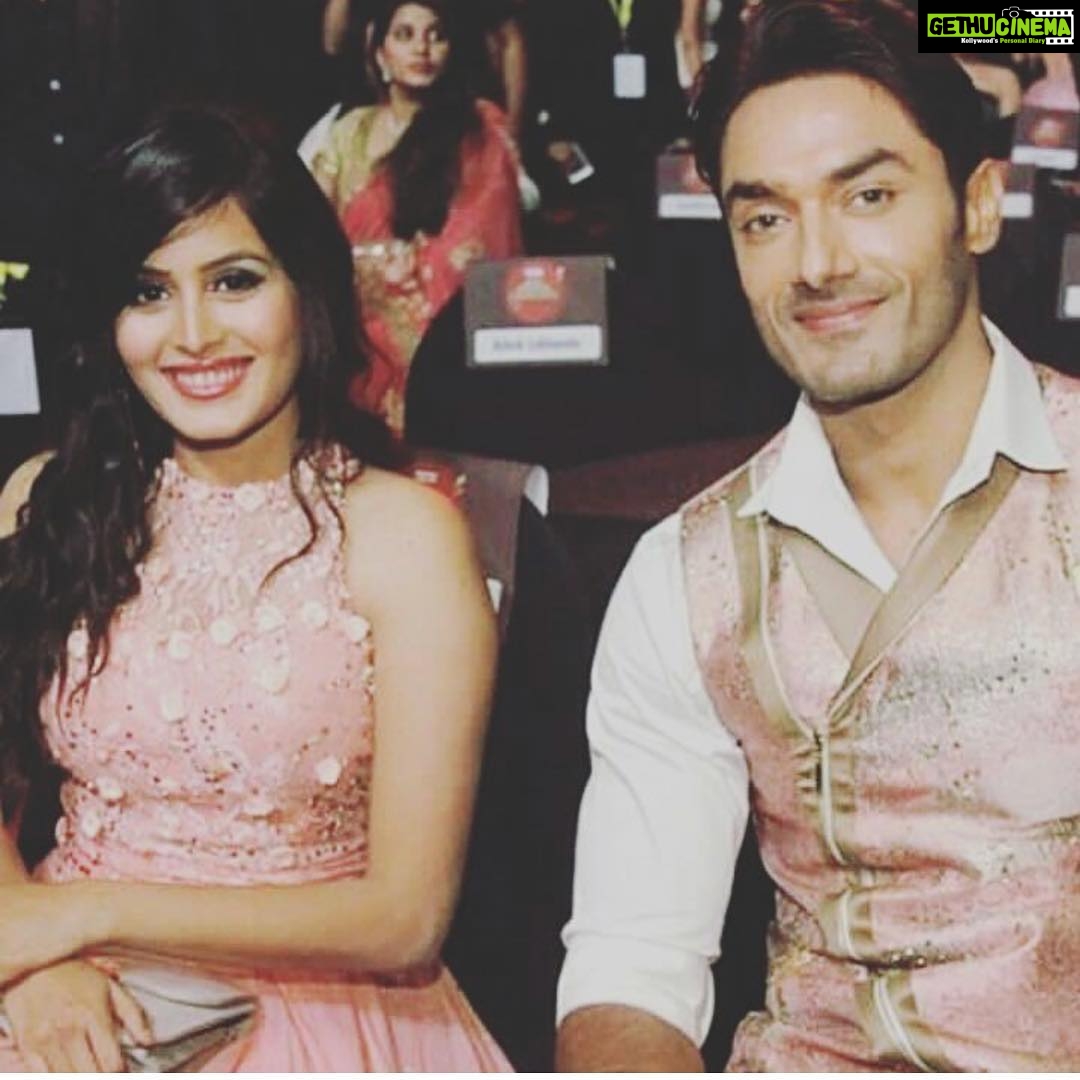 Rhea Sharma Instagram - Throwback to the Star Parivar Awards #tusoorajmainsaanjhpiyaji #kanak #umashankar