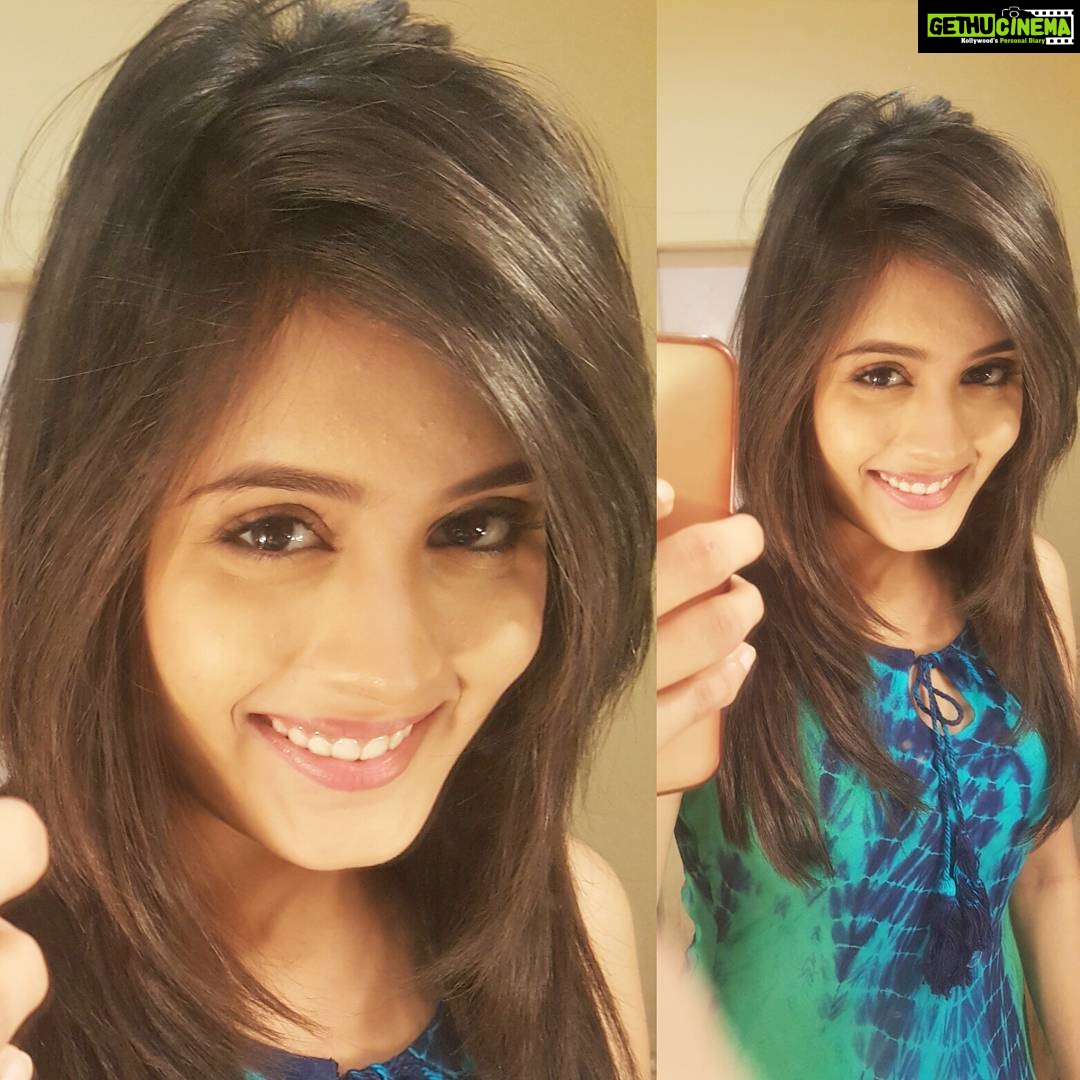Rhea Sharma Instagram - Good morning! Have a great Sunday 😃