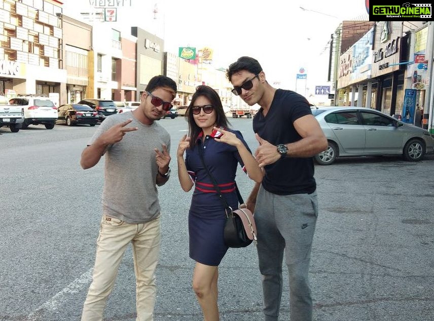 Rhea Sharma Instagram - Thats how we say sàwàtdiː Thailand🙏🏻😎 Looking forward to an amazing schedule #tsmspinthailand Pattaya