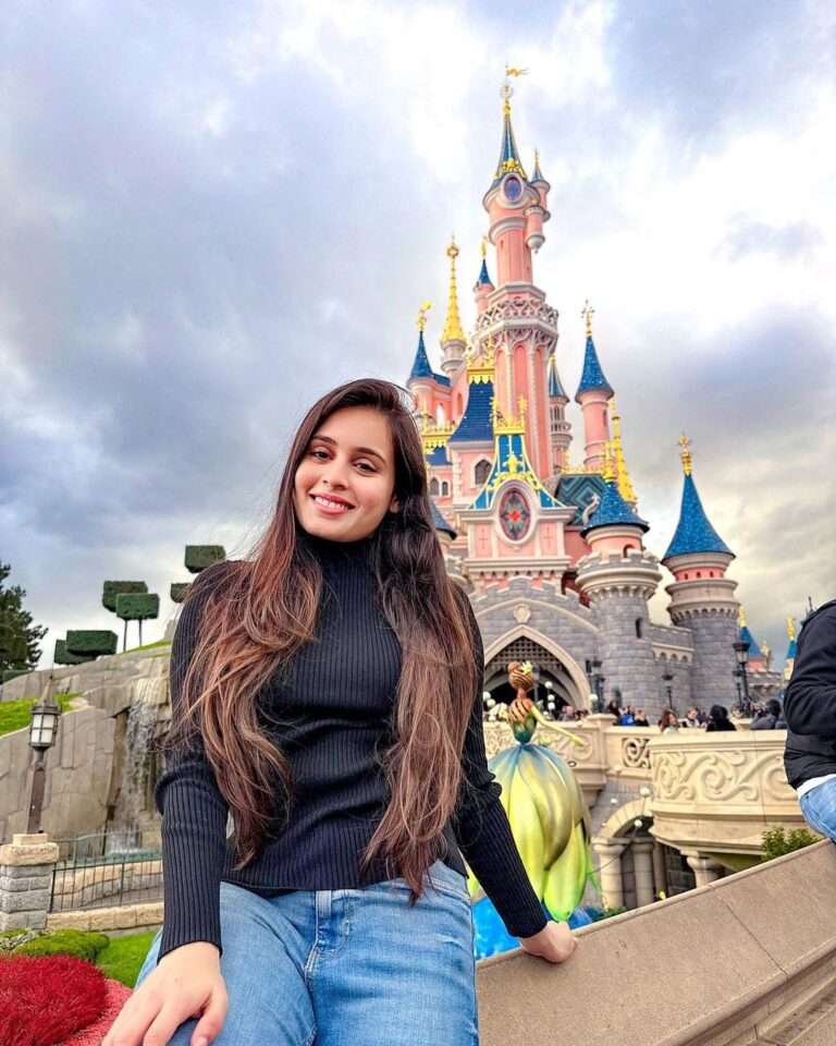 Rhea Sharma Instagram - Shine the light 🌟 #paris #disneylandparis Disneyland Paris