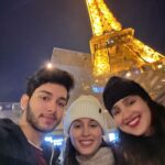 Rhea Sharma Instagram - Sibling goals ❤️ @snehapsharma @gauravsharma31__ Eiffel Tower