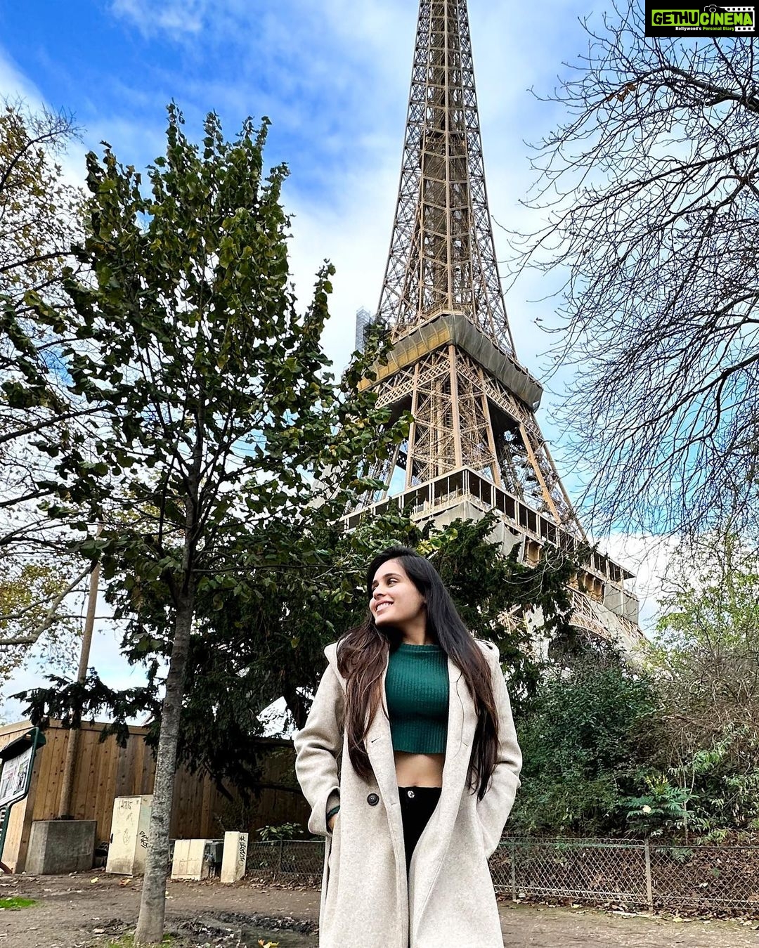 Rhea Sharma Instagram - Manifestations ✨ Can’t describe the fun I had with both of you @gauravsharma31__ and @snehapsharma at one of the special places I have always wanted to visit !! 📸: @snehapsharma ❤️ @gauravsharma31__ ❤️ #eiffeltower #toureiffel #paris #sunnyday #autumn #travel Eiffel Tower, Paris