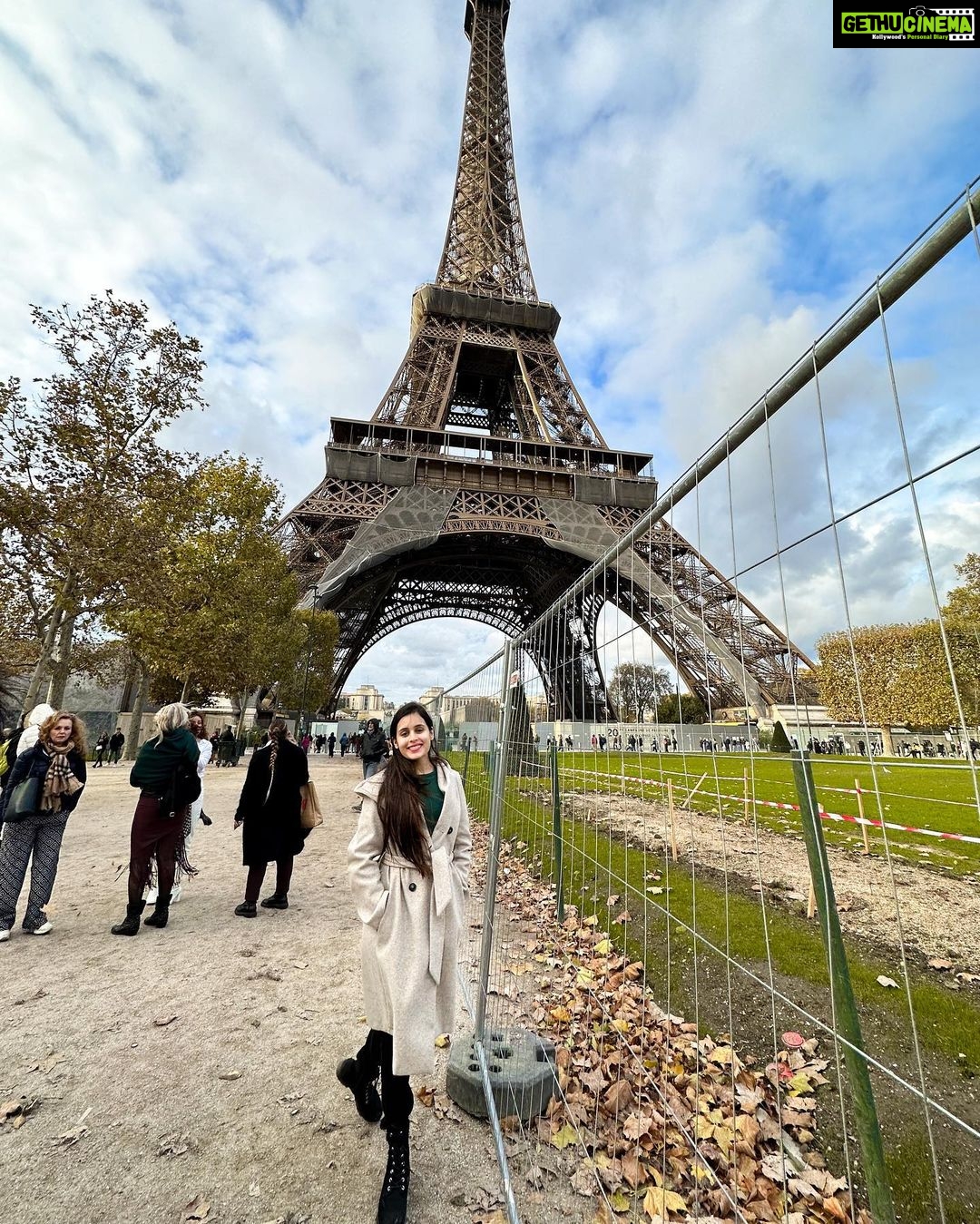 Rhea Sharma Instagram - Manifestations ✨ Can’t describe the fun I had with both of you @gauravsharma31__ and @snehapsharma at one of the special places I have always wanted to visit !! 📸: @snehapsharma ❤️ @gauravsharma31__ ❤️ #eiffeltower #toureiffel #paris #sunnyday #autumn #travel Eiffel Tower, Paris