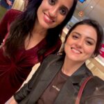 Riddhi Dogra Instagram – And it’s out !!! All episodes of #pitchersonzee5 streaming NOW.
A dump of my first day as Prachi Meena on the show.
A Venture Capitalist. A Boss Lady.
It was incredible to try and fit in the shoes of many kick ass women leading the way for all of us like @vineetasng who was so generous with her praise at the screening in Mumbai..
Prachi is based on those real women who swim with the sharks and deal with crabs, corals and dolphins with equal tact.
Loved every bit of playing her and am incredibly grateful to my two captains @arunabhkumar and @vaibhav.bundhoo for guiding me to explore her as much as I wanted to.
@theviralfever The story tellers of new India. You should be preserved. And I’m here for it.
Kudos to the entire team of writers, direction, music, art , costume and every department. @shivanibengani thank you for everything you do.
Thank you for pulling me into your magic world guys.
Thank you @naveenkasturia for bringing your A game everyday and for inspiring me to be better every day. @abhaymaha and @arunabhkumar and You – take a bow. Congratulations and big cheers to the three of you. A true team is full of equal team players who let one another shine and do better. Cheers guys 🥂🥳
Enjoy the episodes guys. And give us your honest and brutal feedback.
Link in bio.
#PitchersOnZEE5, new season premiering 23rd Dec
@theviralfever @naveenkasturia @arunabhkumar @abhaymaha @nowitsabhi @iridhidogra @sikandarkher @ashishvidyarthi1 @gopaldatt @ronjinichakraborty @anandeshwardwivedi @vaibhav.bundhoo @pracheen_peg #shubhamsharma @ts.tales @shreyansh.pandey @koshyvijay @manish_kalra_
@duhjizzy @luvvispute @Saadcasm_ @shrreya_ss @bahot_sahi_ankit @airtightpocket @vidushikaul @ketakinarayan
@vinchurkarakshay
@madandeodhar
@arihantrathod @zee5