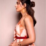 Riddhi Dogra Instagram – Getting closer to the pitch. #pitchersonzee5 starts steaming on 23rd December 2022
Muah @shreyamakeupandhair
Outfit @_vedikam
Heels @metroshoesindia
Styled by @stylebysaachivj
Team @sanzimehta777 @stylebyniti
📸 @ashish_ojha_photography