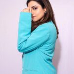 Riddhi Dogra Instagram - Went with our pitch to the Mumbai studios before the @fifaworldcup semi finals! Which team are you rooting for tonight #fifa #argentinavsfrance #wearingthewinningcolor #pitchersonzee5 Muah @shreyamakeupandhair 📸 @ashish_ojha_photography Styling @stylebysaachivj Team @styledbynikinagda Outfit @justbillibyrashmichhabra