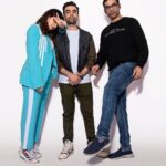 Riddhi Dogra Instagram – Went with our pitch to the Mumbai studios before the @fifaworldcup semi finals!
Which team are you rooting for tonight #fifa #argentinavsfrance #wearingthewinningcolor
#pitchersonzee5
Muah @shreyamakeupandhair
📸 @ashish_ojha_photography
Styling @stylebysaachivj
Team @styledbynikinagda
Outfit @justbillibyrashmichhabra