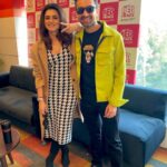 Riddhi Dogra Instagram - Warm. सर्दी की धूप और दिल्लीवालों का प्यार 🫶🥰🤗 #pitchersseason2 Overcoat @Gant Outfit @materialgbyprishakritika Styled by @stylebysaachivj Team @stylebyniti