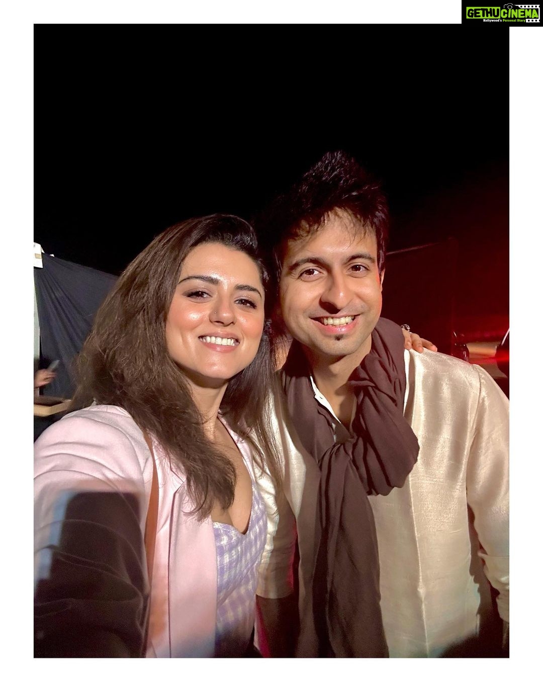 Riddhi Dogra Instagram - The stage recharges me like nothing Else and I have @iimunofficial to thank for this one . Thank you for having me co host with my dearest @ravidubey2312 @rishabhshah2012 I’m sorry for not being a good phone person but I truly am always there for you, for the students and for everything you do at @iimunofficial Thank you @paruluniversity and to all the prominent speakers I had the privilege of sharing the day with. @rishabhshah2012 @gaurgopaldas @lesleelewisofficial @ravidubey2312 @theamitsadh Vadodara, Gujarat, India