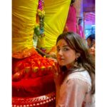 Riddhi Dogra Instagram - Lalbaugcha Raja 😇First time meeting you 🌺 Heart is so full 🙏 Lalbaugcha Raja Sarvajanik Ganeshotsav Mandal