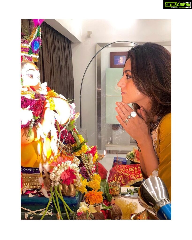 Riddhi Dogra Instagram - Blessings at the onset of my Birthday month. Thank you gannu. Yours eternally, रिधि 🧿♥️🌺😇
