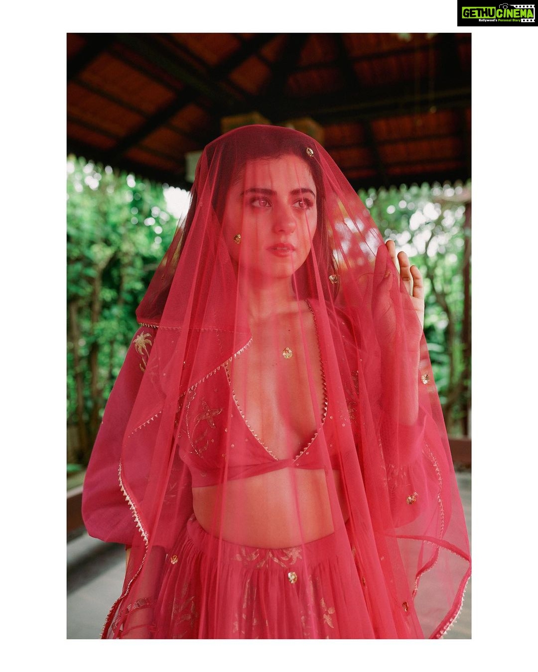 Riddhi Dogra Instagram - Ganpati lifts the veil of negativity, obstacles and blockages from all our lives. I pray for healing, prosperity and protection for everyone. ♥️♥️♥️😇😇😇😌😌😌🧿🧿🧿🙏🙏🙏🙏🙏🌺🌺🌺🌺🌺🌺 #ganpatibappamorya #letthefestivitiesbegin