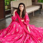Riddhi Dogra Instagram - @iridhidogra x @bunaai ❤️ Inspired by the threads and hues of our cultural silhouettes, Pre-Festive Collection 2022 is all about subtle styles! 💕 Carry a comfortable and chic look in this soothing set! DM us to place an order or visit our website now! ✨ Mumbai, Maharashtra