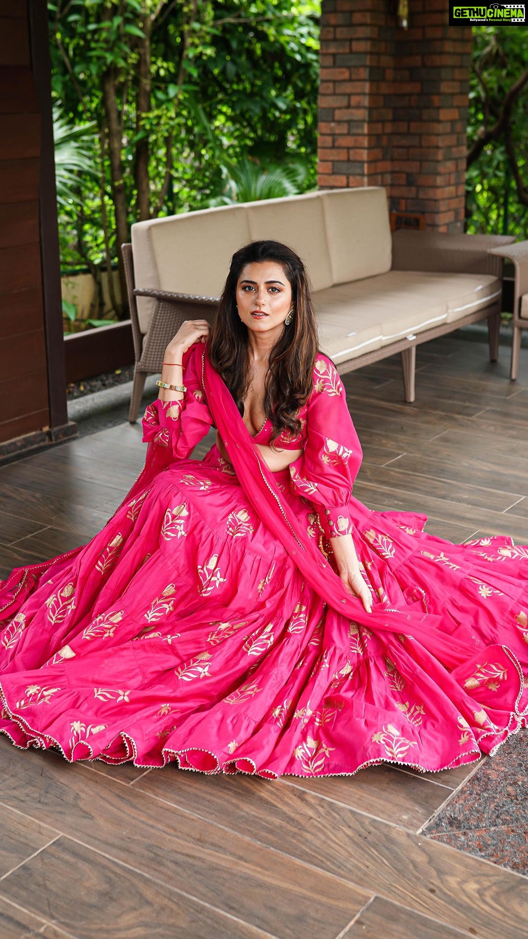 Riddhi Dogra Instagram - @iridhidogra x @bunaai ❤️ Inspired by the threads and hues of our cultural silhouettes, Pre-Festive Collection 2022 is all about subtle styles! 💕 Carry a comfortable and chic look in this soothing set! DM us to place an order or visit our website now! ✨ Mumbai, Maharashtra