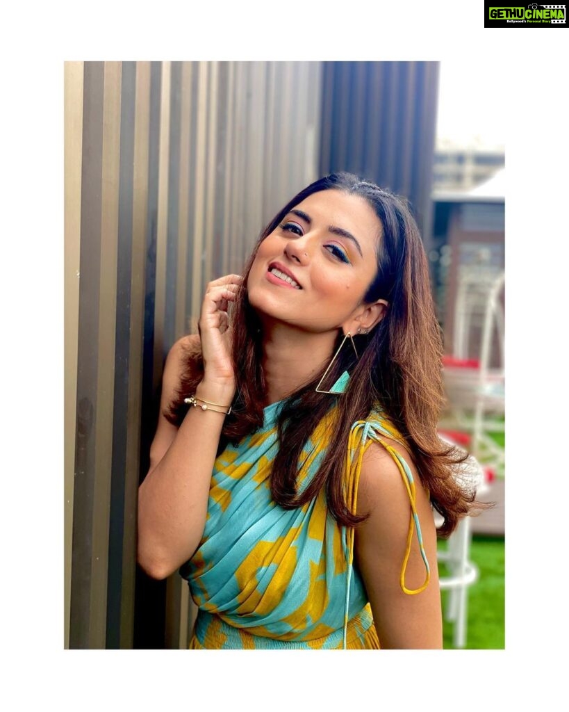 Riddhi Dogra Instagram - 10’million and counting ! Thanks for the rain of love. I’m like a 🐠 swimming in the barsaat now 😌 For #barsaathojaaye Stylist: @stylebysaachivj Make up @makeupby_dhriti Hair @hair_by_rahulsharma Outfit: @vyoum_official Outfit: Jewellery: @azotiique Heels: @monrowshoes