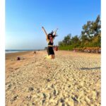 Riddhi Dogra Instagram - As long as you jump, Doesn’t matter how late it happens. Coz everything late is a first of something. Happy first 2023 Monday. #musingsfromgoa