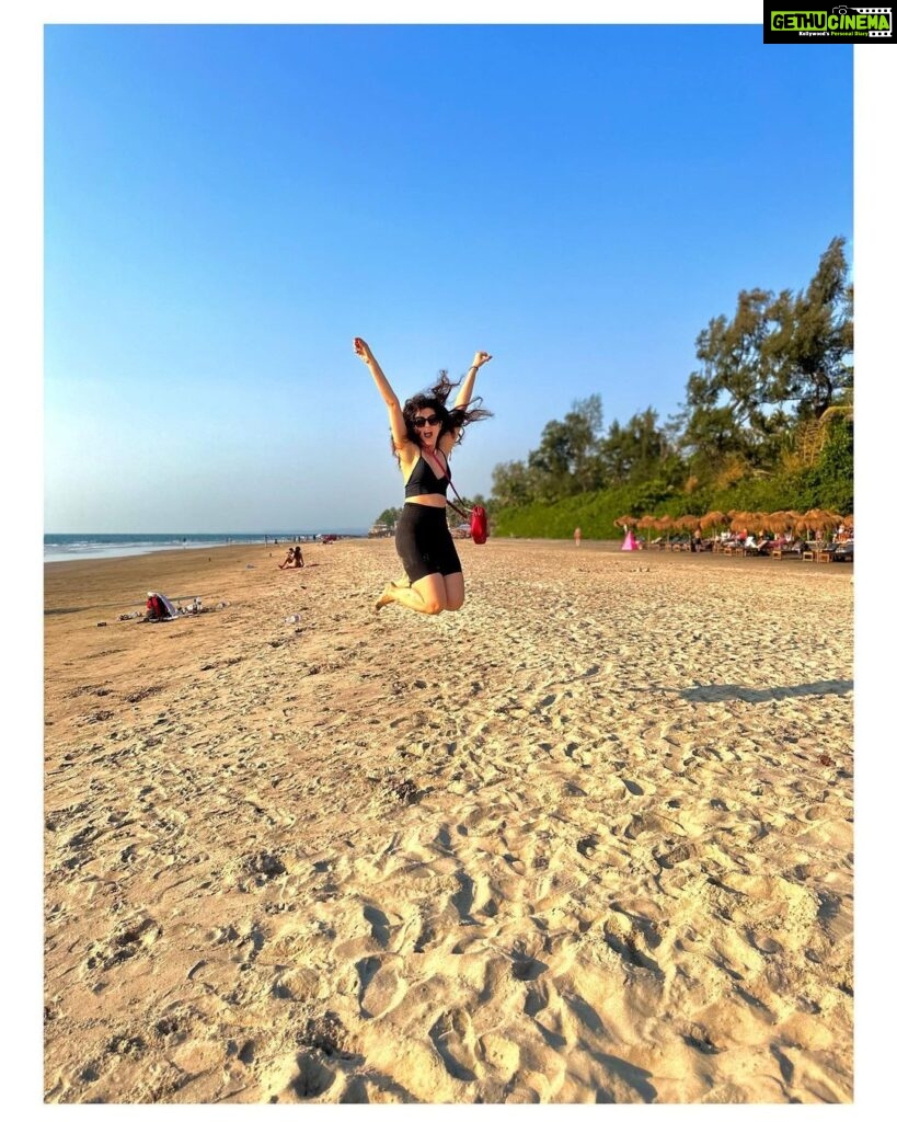 Riddhi Dogra Instagram - As long as you jump, Doesn’t matter how late it happens. Coz everything late is a first of something. Happy first 2023 Monday. #musingsfromgoa