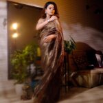 Riddhi Dogra Instagram – @iridhidogra looks resplendent in a @suta_bombay Saree
Jewellery by @sangeetaboochra X @minerali_store
.
.
Styled by @ananyaarora2013 X @theboltpr
Photographed by @ravii_dixit
Stylist Assitant: @mahekagandhi_16 Mumbai, Maharashtra
