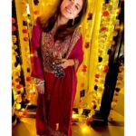 Riddhi Dogra Instagram - Lights. Love. Laughter. Dressing up. Sweets. Cards. Fooooood. What’s not to love about our culture and it’s festivals. First Diwali after shaadi for @karishmaktanna @varun_bangera and every bit of it was all things love. Thank you for having me girl ♥️✨🪔🧿🥰