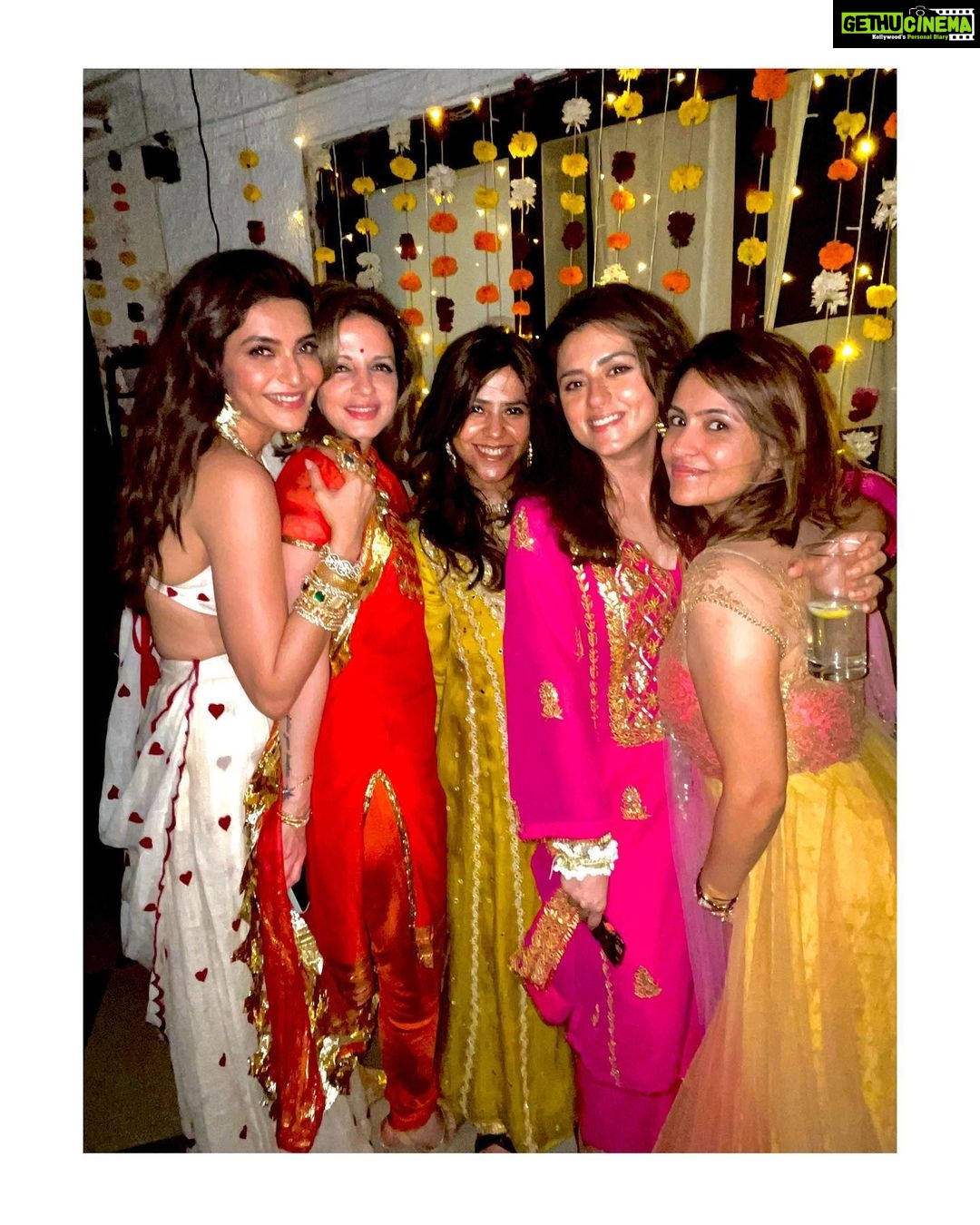 Riddhi Dogra Instagram - Lights. Love. Laughter. Dressing up. Sweets. Cards. Fooooood. What’s not to love about our culture and it’s festivals. First Diwali after shaadi for @karishmaktanna @varun_bangera and every bit of it was all things love. Thank you for having me girl ♥️✨🪔🧿🥰