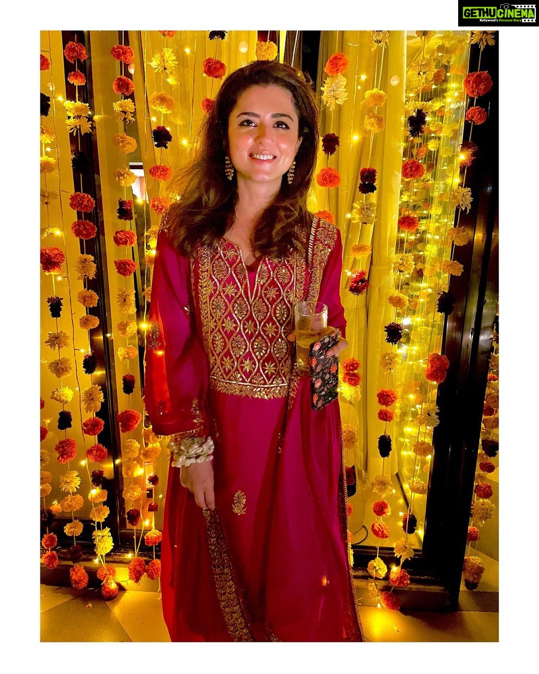 Riddhi Dogra Instagram - Lights. Love. Laughter. Dressing up. Sweets. Cards. Fooooood. What’s not to love about our culture and it’s festivals. First Diwali after shaadi for @karishmaktanna @varun_bangera and every bit of it was all things love. Thank you for having me girl ♥️✨🪔🧿🥰