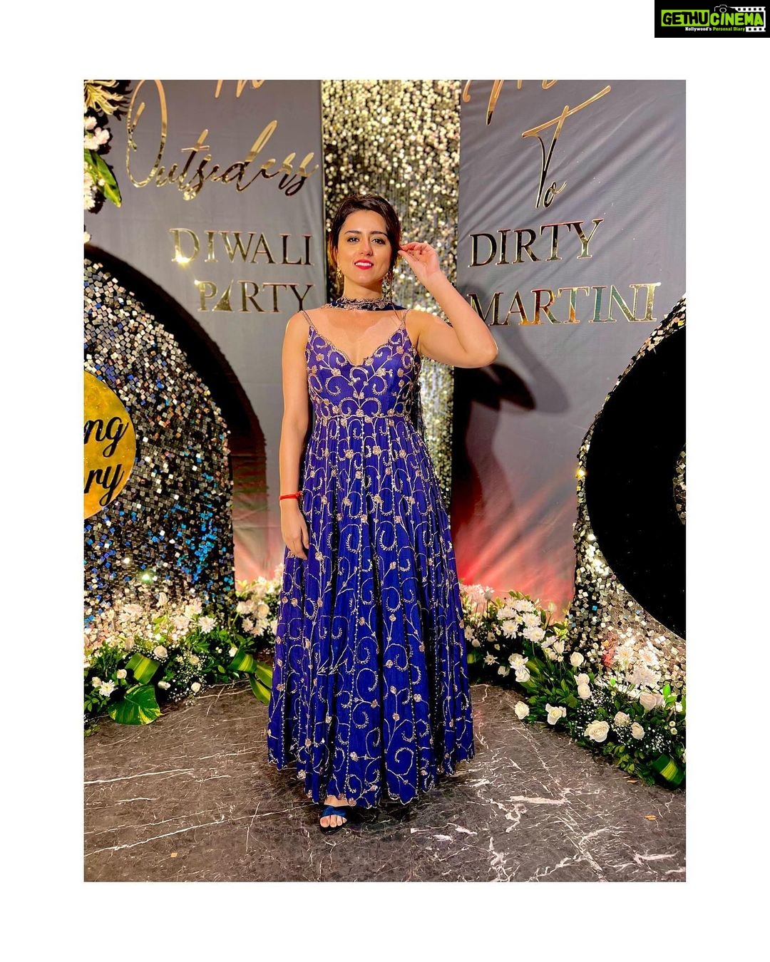 Riddhi Dogra Instagram - Let the blinging begin ! #diwali ✨ Thank you for having me @victoglyphix @iammangopeople