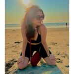 Riddhi Dogra Instagram – 🌊♥️☀️♥️🏝️