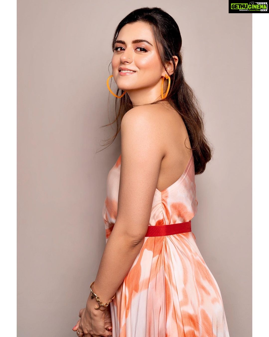 Riddhi Dogra Instagram - Getting closer to the pitch. #pitchersonzee5 starts steaming on 23rd December 2022 Muah @shreyamakeupandhair Outfit @_vedikam Heels @metroshoesindia Styled by @stylebysaachivj Team @sanzimehta777 @stylebyniti 📸 @ashish_ojha_photography