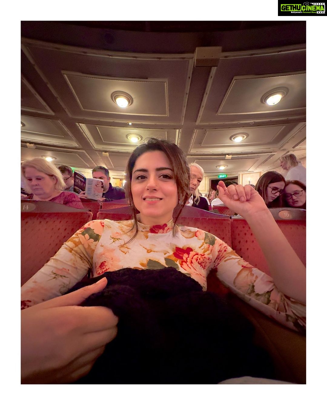 Riddhi Dogra Instagram - Musicals and Rickshaws. ðŽð§ðââïļððŧððĪŠ Gift Card Vendor