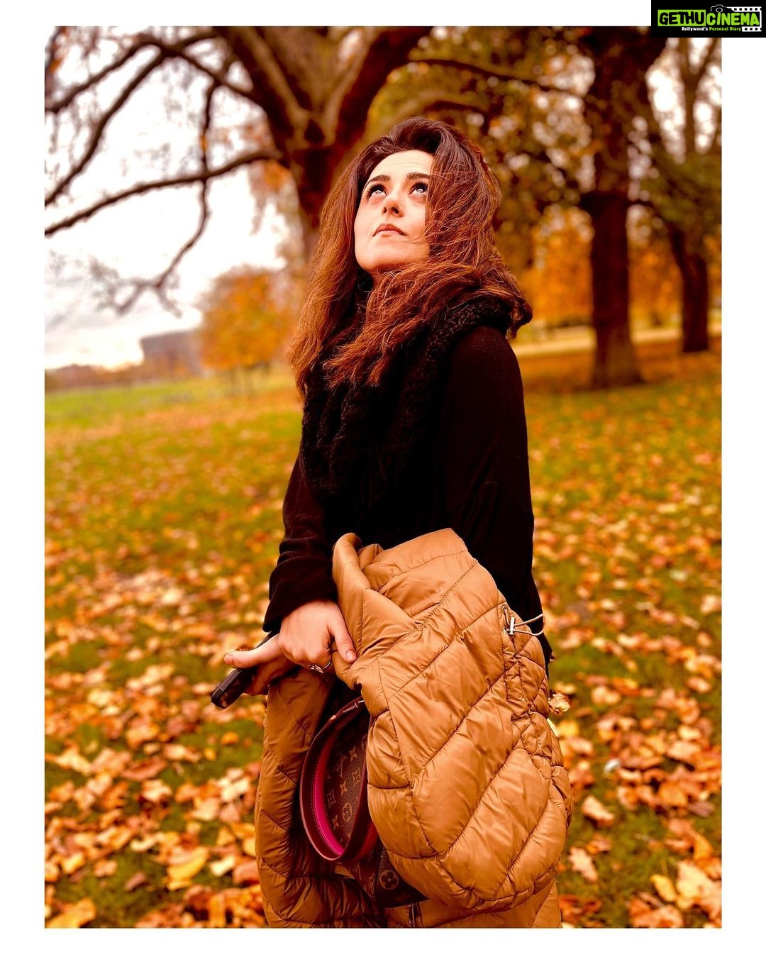 Riddhi Dogra Instagram - Fell for fall 🍂🥰 Kensington Park, London