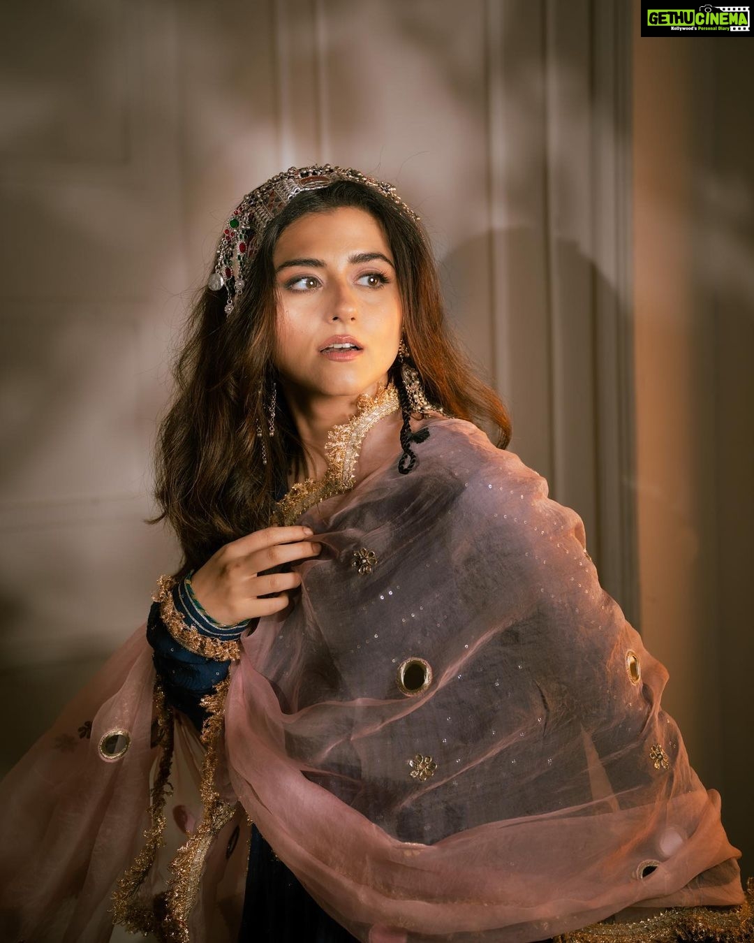 Riddhi Dogra Instagram - I am every princess history books has written about or not 👸🧿💗♾️ Lift yourself up girls 🐣 Be the princess in your own world. Wear that damn crown ! I decided to use this Necklace as mine - @janpathonline Styled by another👸@ananyaarora2013 Outfit by- @drzya_ridhisuri Team- @__hitankshi Shot and edited by- @deepak_das_photography Make up by- @makeitupbysimmy