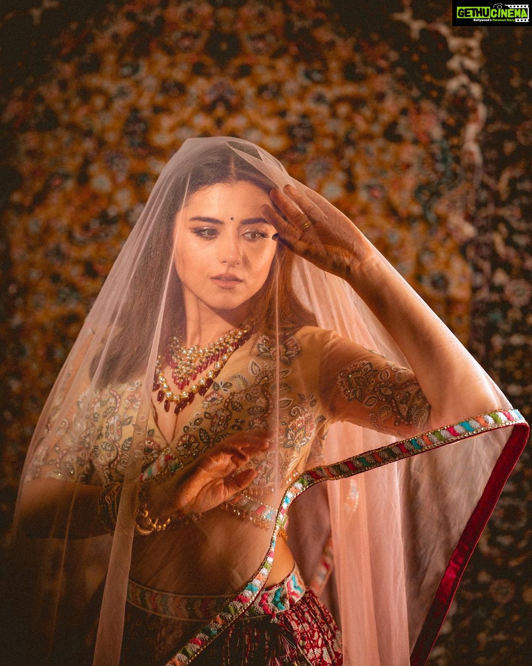 Riddhi Dogra Instagram - Love like a Yash Chopra heroine in a Tarantino world😍🥰♥️ #valentinesday Outfit by- @houseofneetalulla Necklaces by- @aquamarine_jewellery Bangle stacks by- @allthatglitters.jewellery Styled by- @ananyaarora2013 Team- @__hitankshi Shot and edited by- @deepak_das_photography Make up by- @makeitupbysimmy @carpet_darbar