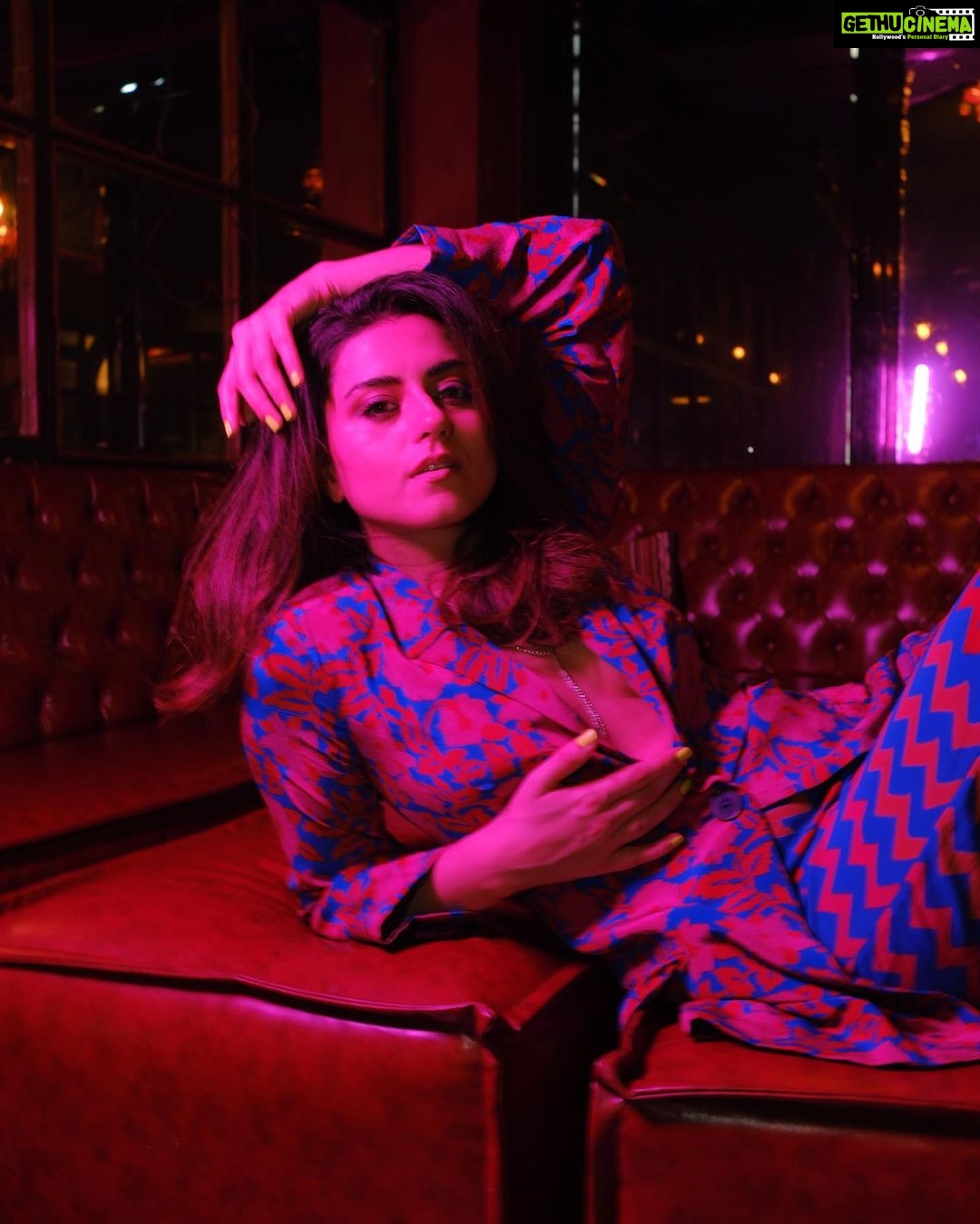 Riddhi Dogra Instagram - You are the play between your shadow and higher self. Enjoy the dance of life. 📸 @ravii_dixit Outfit @joyresortwear Coordinated by @sonyashaikh Styleby @stylebysaachivj Muah @shreyamakeupandhair Team @sanzimehta777 @stylebynikinagda @stylebyniti True Tramm Trunk