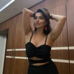Ridheema Tiwari Instagram - Friday Thrills ♣️♣️♣️ #blackisblack #ridhiematiwari Mumbai, Maharashtra