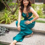 Ridheema Tiwari Instagram - Blending in 🍃 Outfit : @kayjaybykritika Jewellery @viariaccessories Stylist @instylewithaditi 💄& Hair : @rohini_makeupandhair 📸 : @ibphotography27 Location: @radissonblumumbaiairport #emaraldgreen #tueslay #fashionstyle #newweeknewgoals #diva #ridhiematiwari #indianactress Radisson Blu Mumbai International Airport