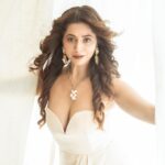 Ridheema Tiwari Instagram - But I will love you in this fire and blood And I will be the keeper of your smile 😃 Outfit : @fashion_ivaahi Jewellery : @the_jewel_gallery Stylist : @instylewithaditi Make up & Hair : @rohini_makeupandhair 📸: @ibphotography27 Location : @radissonblumumbaiairport #raiseatoast #glammakeup #goodtimesarehere #dreamy #happyness ##ridhiematiwari Radisson Blu Mumbai International Airport