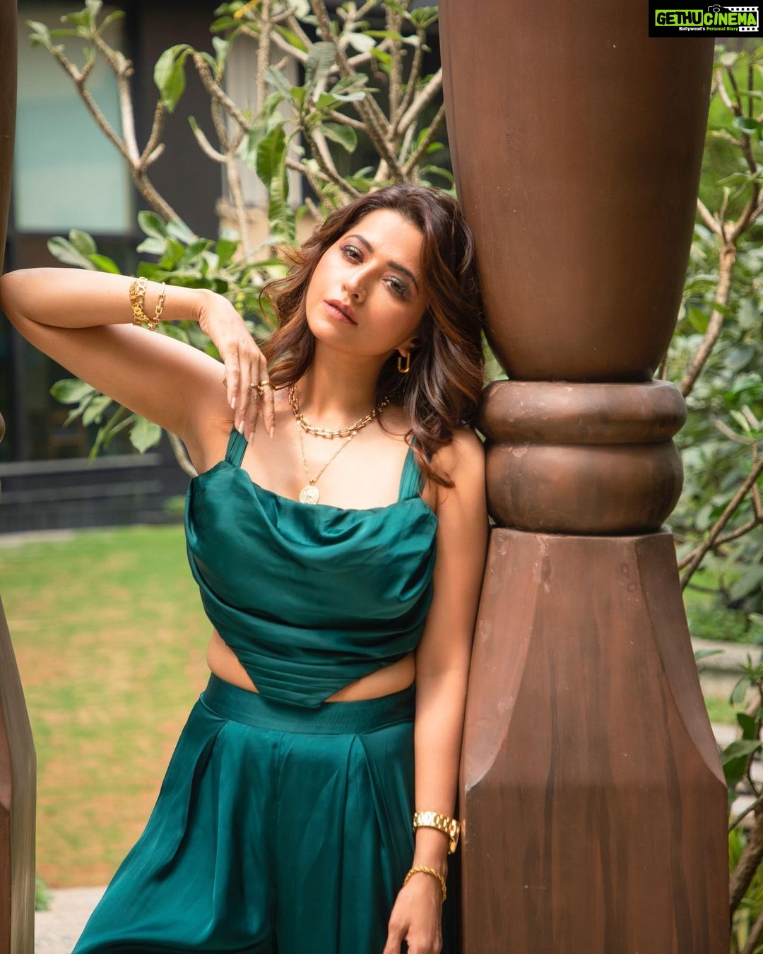Ridheema Tiwari Instagram - Blending in π Outfit : @kayjaybykritika Jewellery @viariaccessories Stylist @instylewithaditi π& Hair : @rohini_makeupandhair πΈ : @ibphotography27 Location: @radissonblumumbaiairport #emaraldgreen #tueslay #fashionstyle #newweeknewgoals #diva #ridhiematiwari #indianactress Radisson Blu Mumbai International Airport