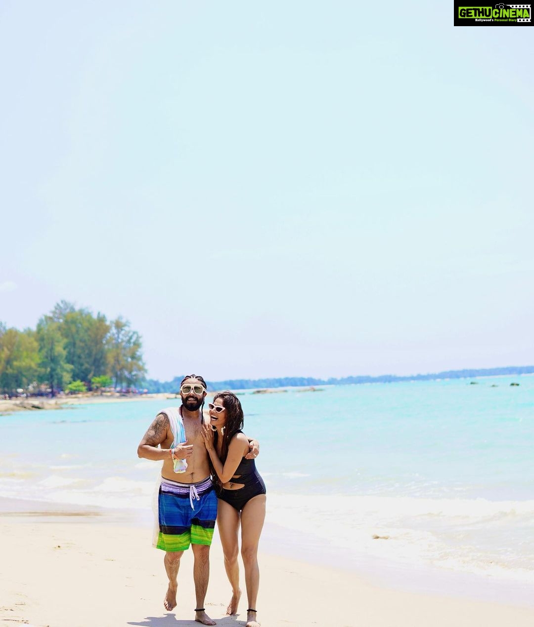 Ridheema Tiwari Instagram - Never a dull moment together ❤️❤️❤️❤️❤️❤️❤️❤️❤️❤️❤️ 📸 : @mi_abhishek_joshi #couplegoals❤ #beachvibes #ridhiematiwari #jaskaransinghgandhi #husbandandwife #lovers #friendsforlife #livethemoment #bollywoodcouple #sexycouple #hotbod Avani+ Khao Lak Resort
